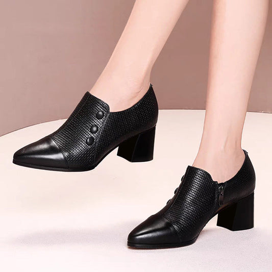 Damloafers i läder med spetsig tå