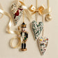 🎅Bästa julklappen💖Handbroderisats ”Hjärtformad jultomte – DIY-dekoration för gran, dörr och present | Inkl. tyg, garn och instruktioner | Perfekt julklapp 2026