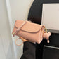 Högklassig och modern crossbody-väska för kvinnor med elefanthänge