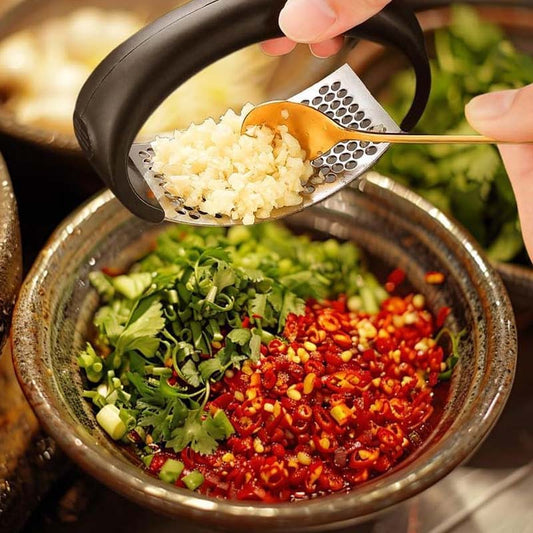 Nerezový lis na česnek