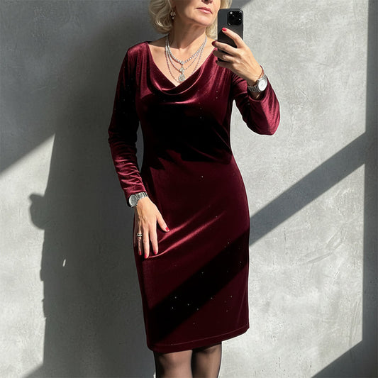 Glittrande långärmad damklänning