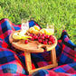 Fällbar picknick kan vikas vid glasstödet från picknickbordet